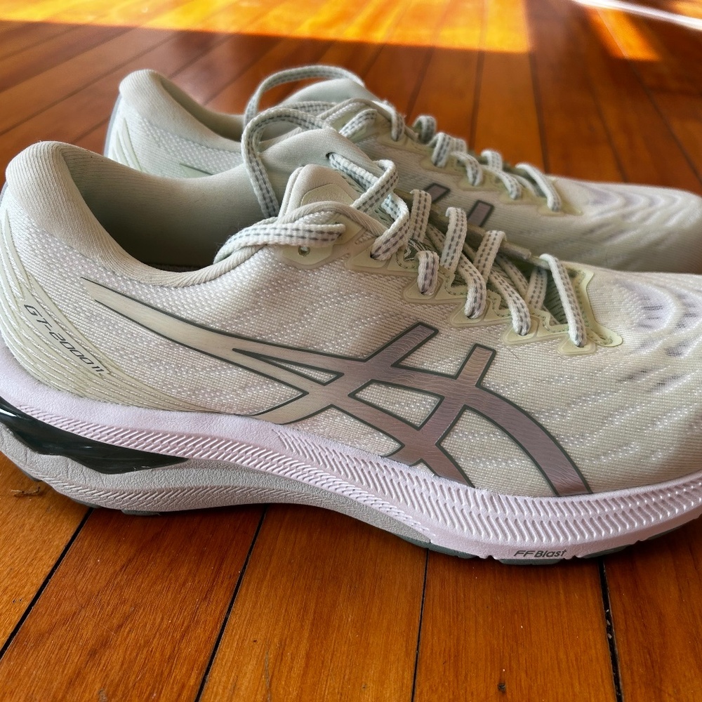 Women’s Asics GT 2000 11